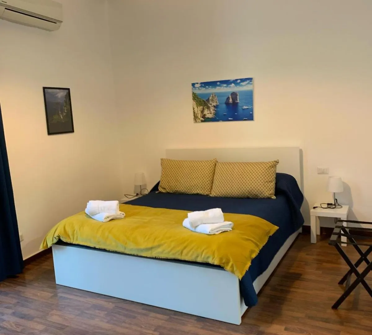La Finestra Su Napoli Hotel Italy