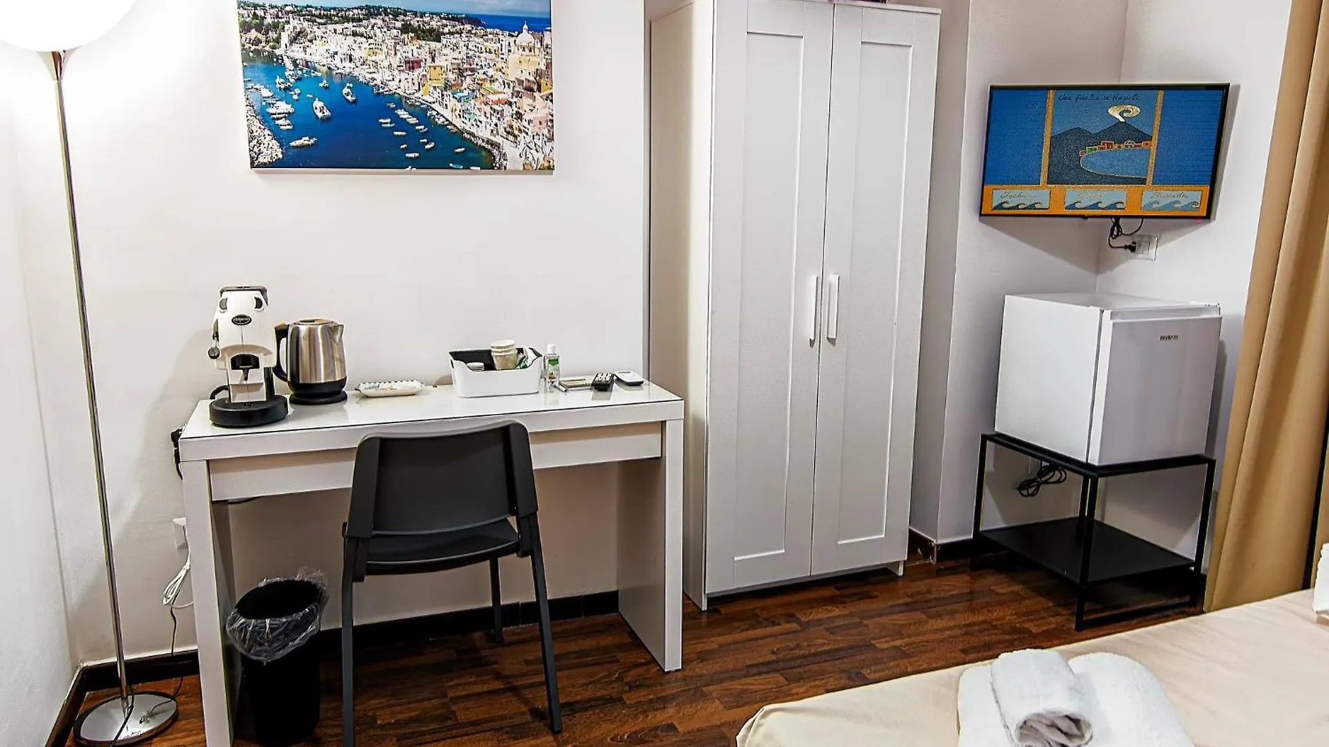 La Finestra Su Napoli Hotel Italy