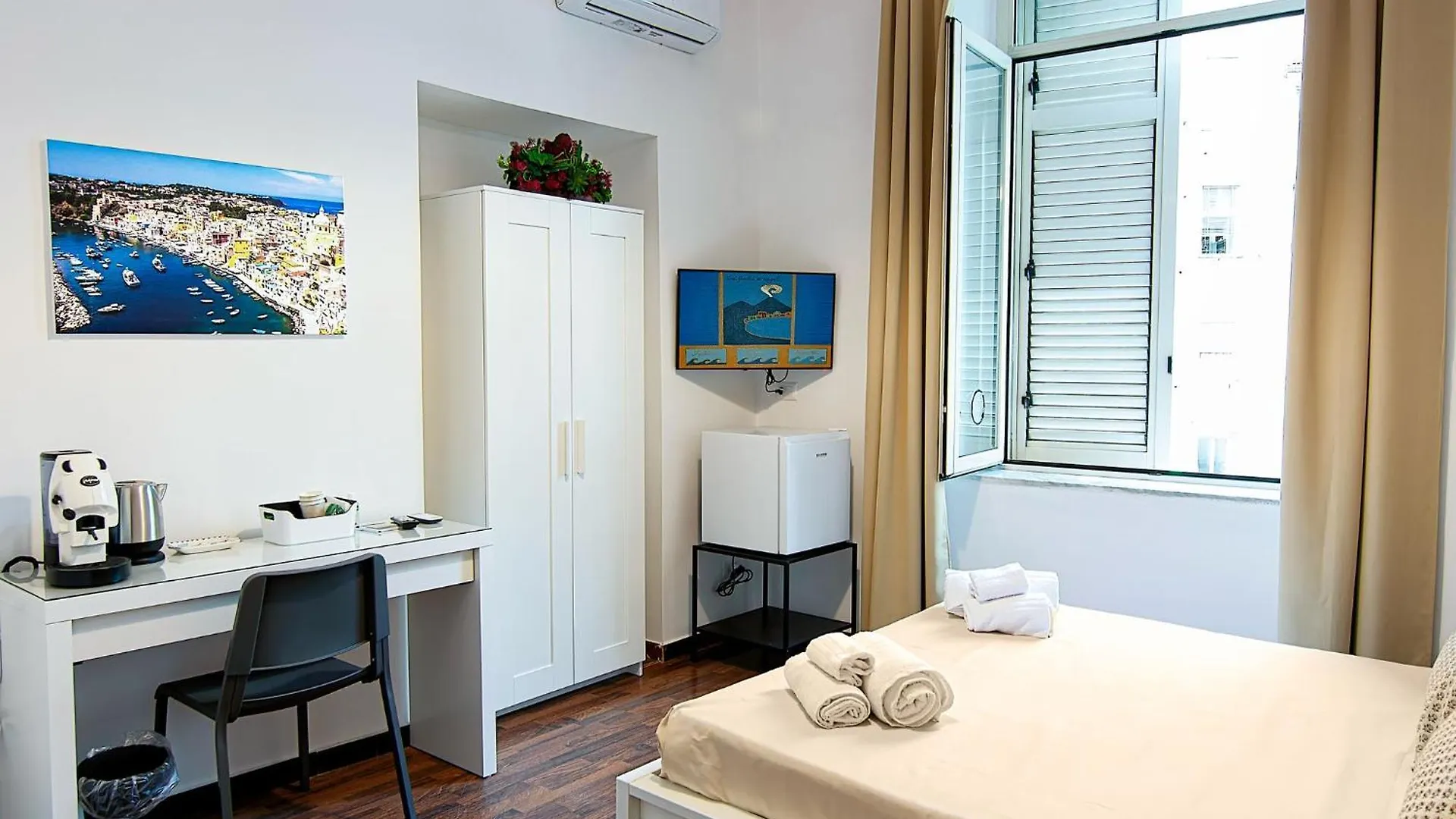 Guest house La Finestra Su Napoli Hotel Italy