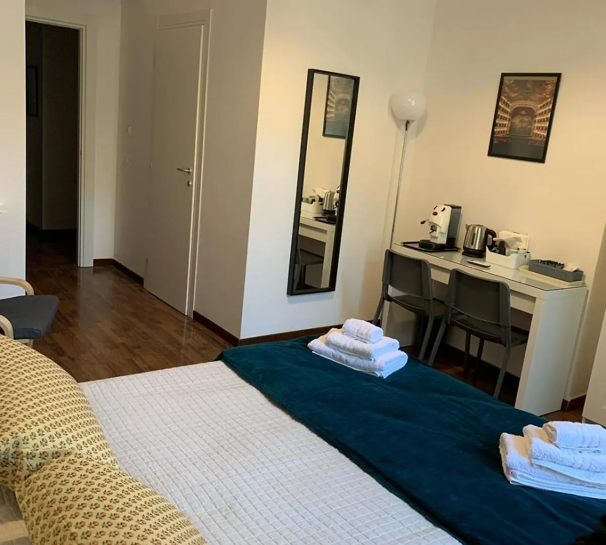 La Finestra Su Napoli Hotel 0*, Naples Italy